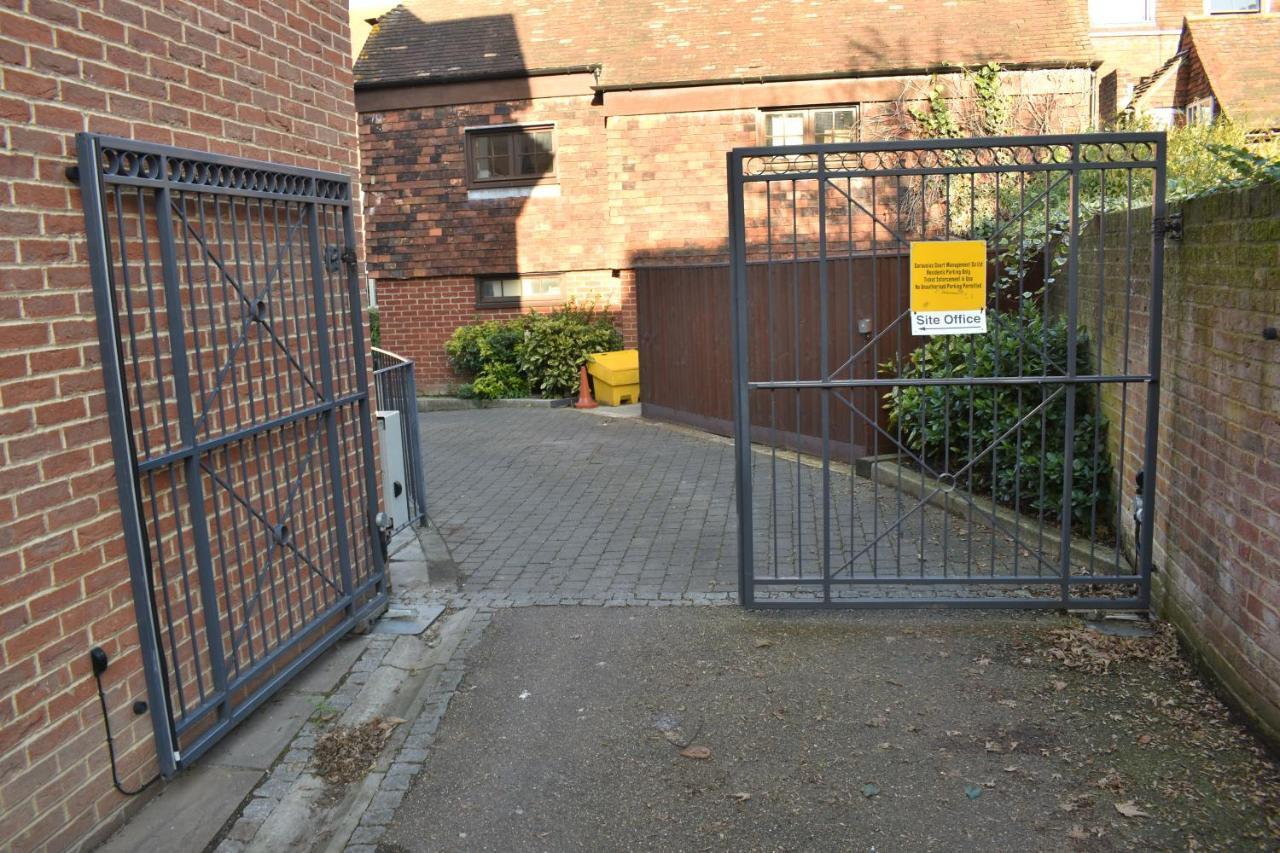 Super Funky Spire View Cottage - Free Gated Parking - Ultra Wifi Canterbury Exteriér fotografie